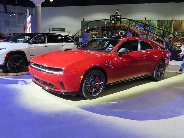 25_Dodge_Charger_Daytona_Scat_Pack_EV