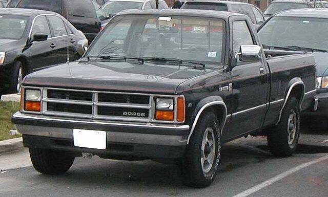 640px-87-90_Dodge_Dakota