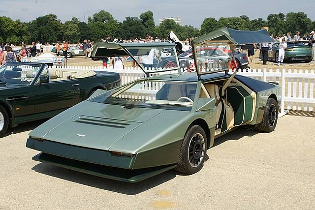 Aston_Martin_Bulldog_Kensington_Palace_21-07-13