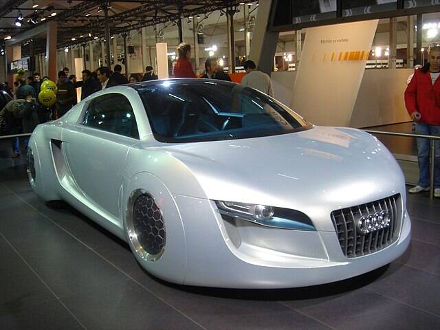Audi_RSQ_2