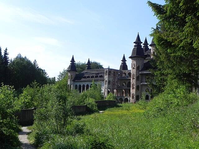 Castle_in_Łapalice_ panoramio
