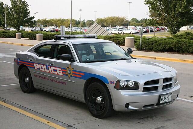 Dodge_Charger_(LX)_UIUC_Police_car