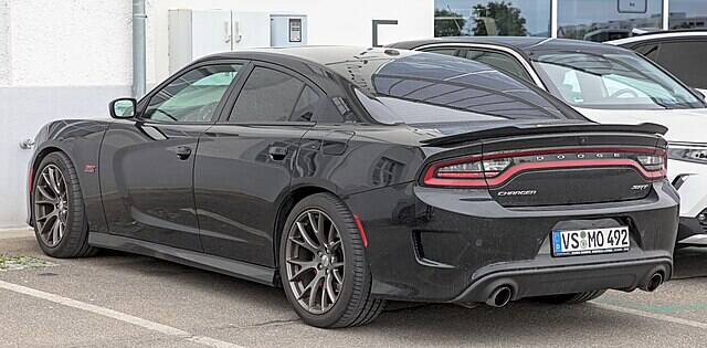 Dodge_Charger_SRT8_(2015)_1X7A7417