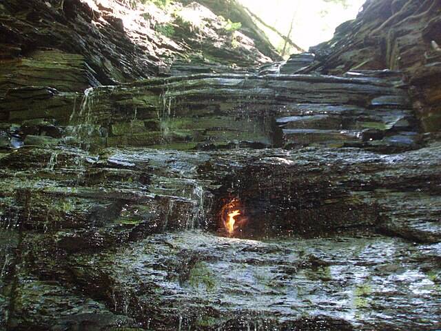 Eternal_Flame_Falls_2