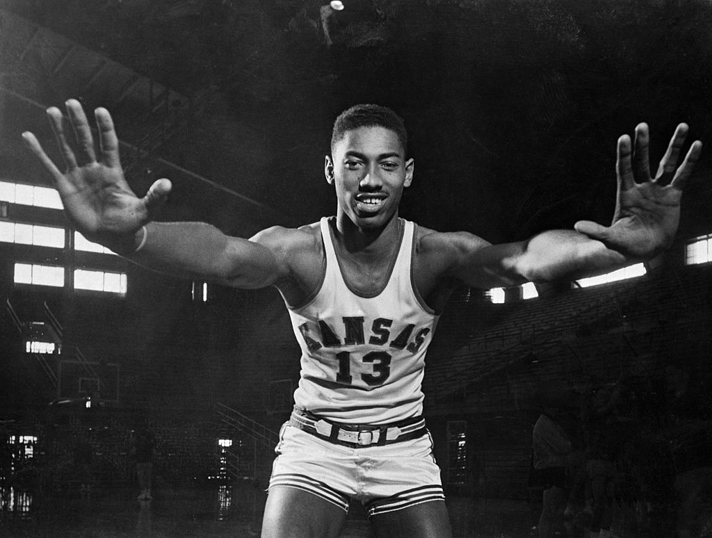 Wilt Chamberlain And Free Throw Dunks - 515588894