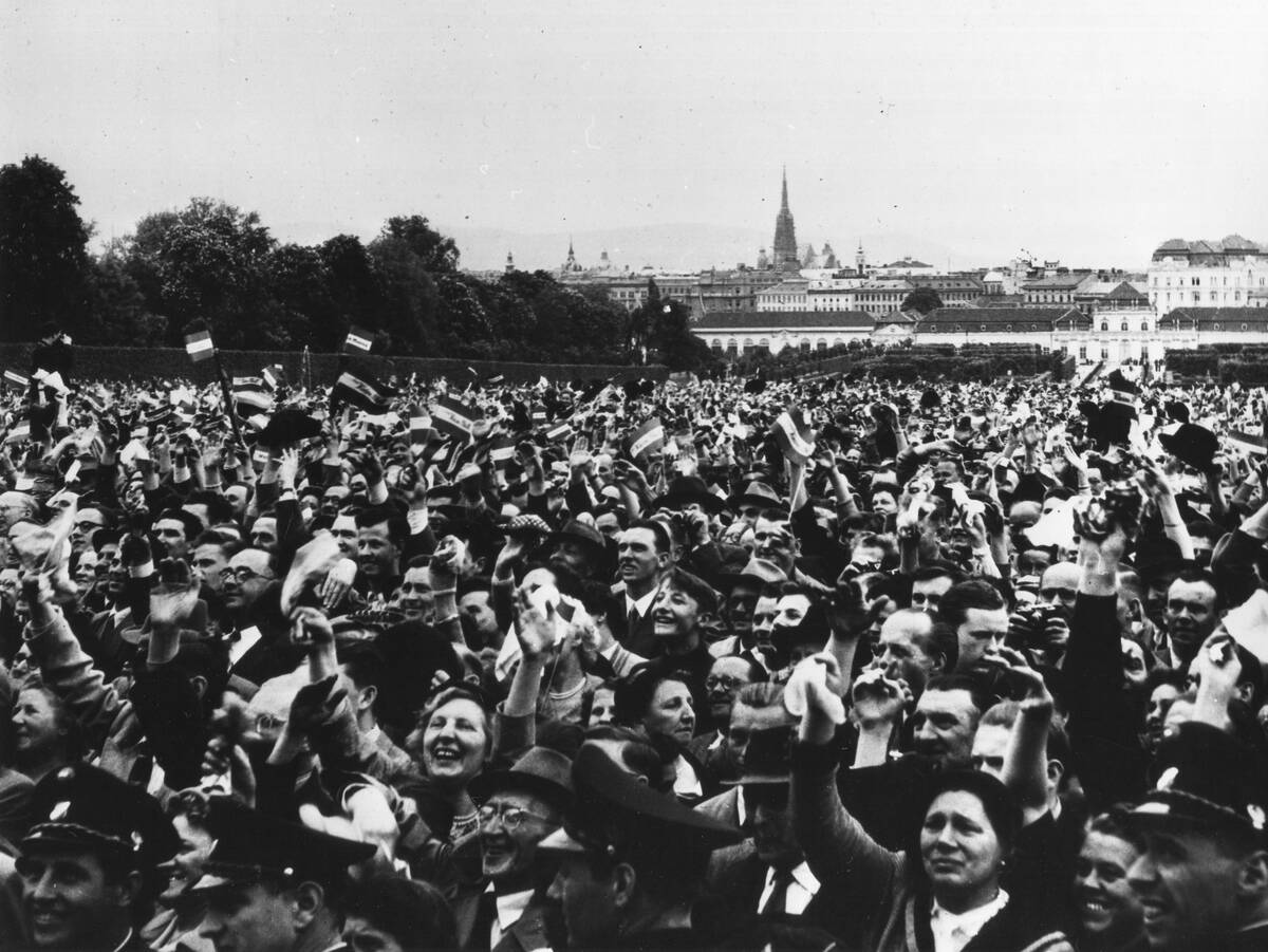 Crowd Celebrates Austrian Independence