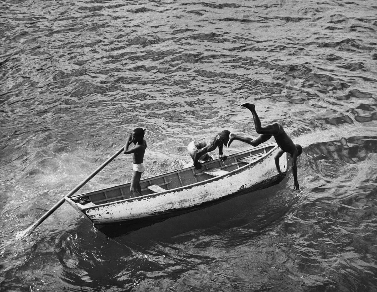 CUBA, PEOPLE DIVING BOAT