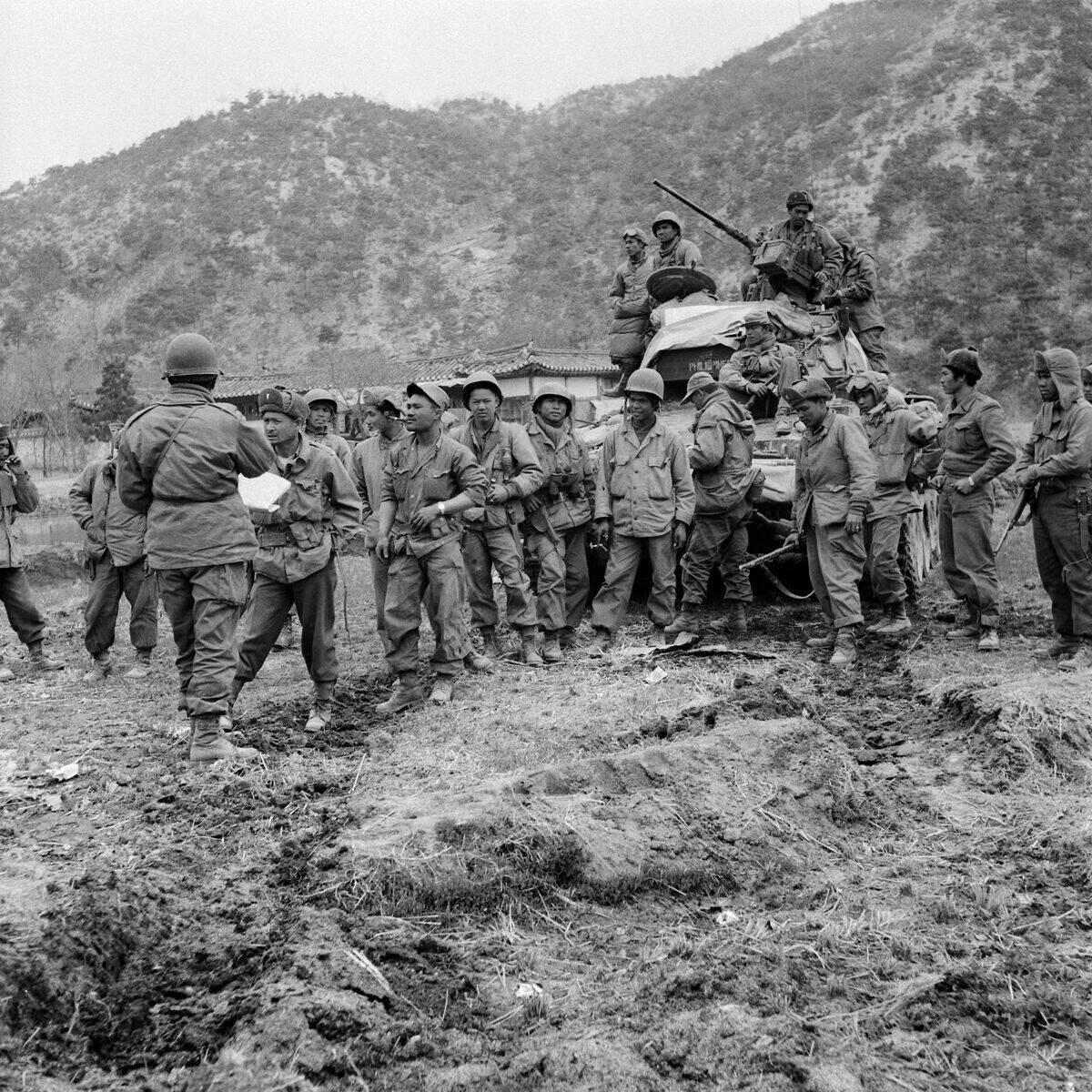 KOREAN WAR-TROOPS
