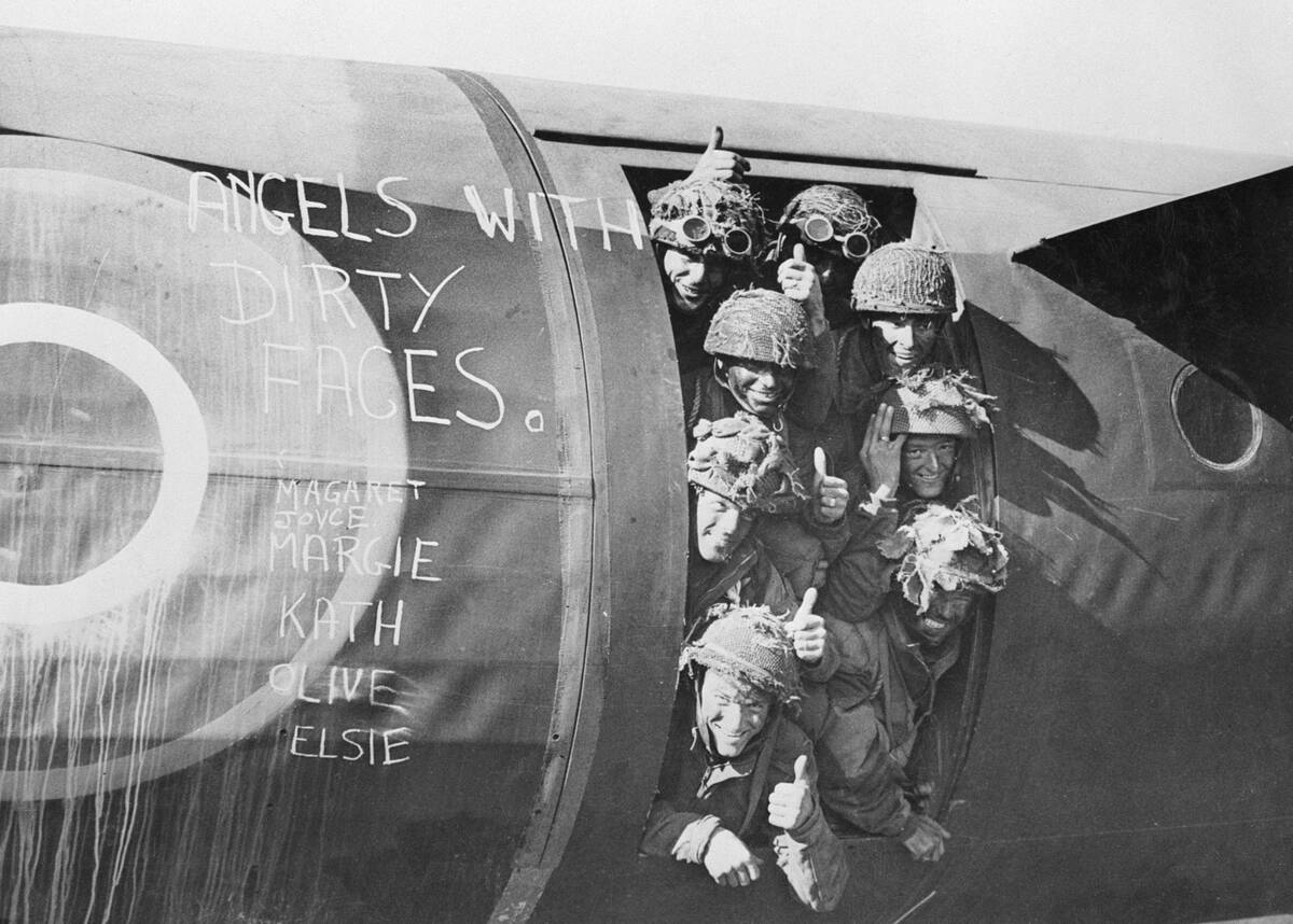 Thumbs Up From British Paratroopers