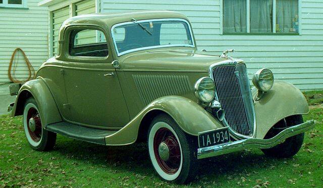 1934_Ford_V8_Coupe_(9504485253)