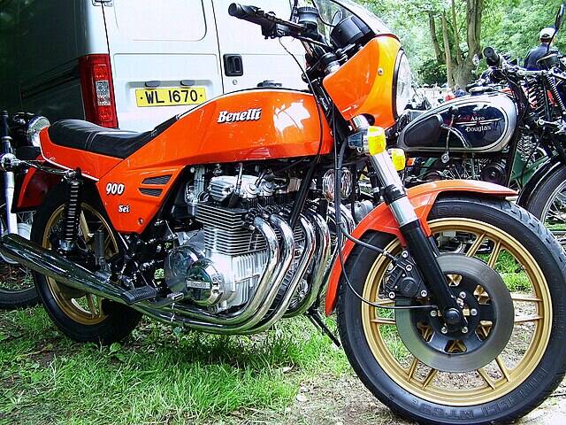 Benelli_900_Sei_orange