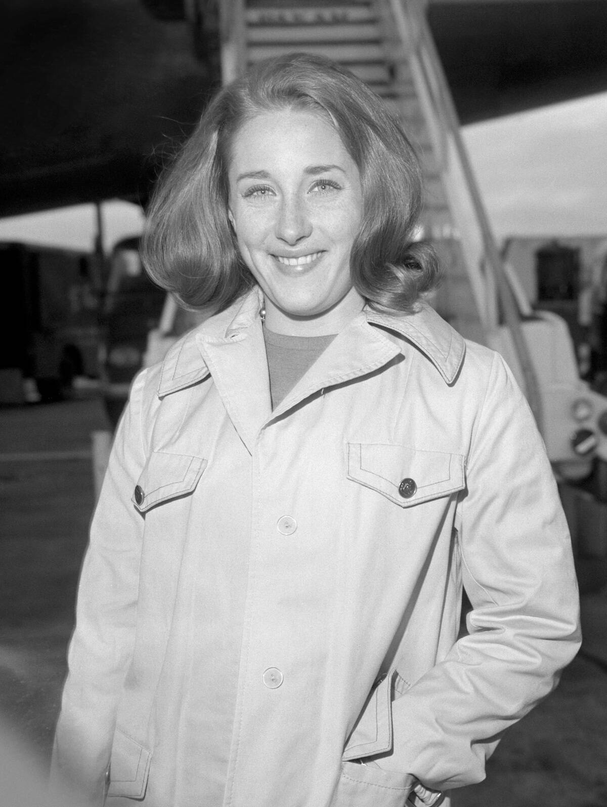 Entertainment - Lesley Gore - Heathrow Airport