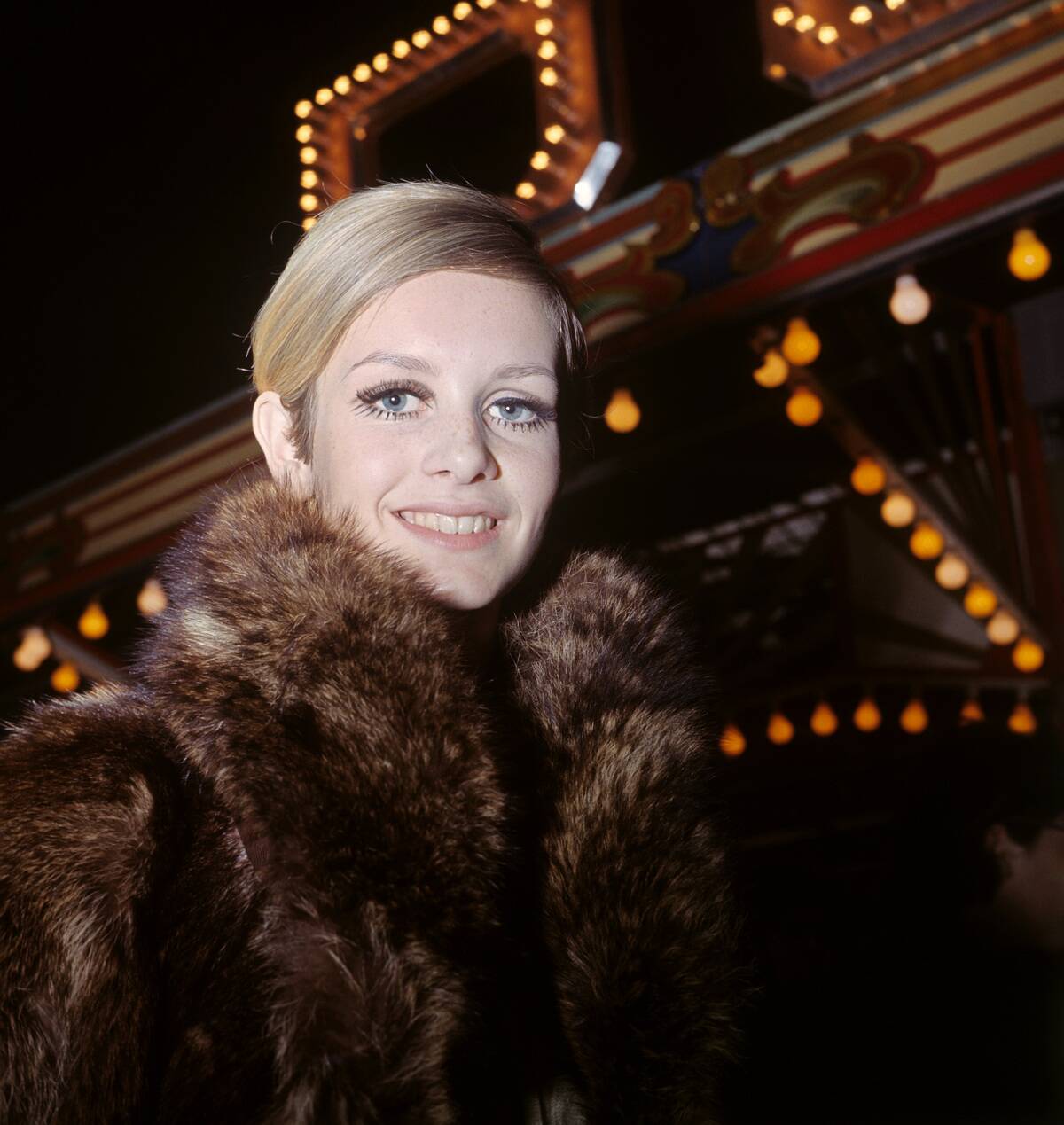 Fashion - Twiggy - Bertram Mills Circus, London