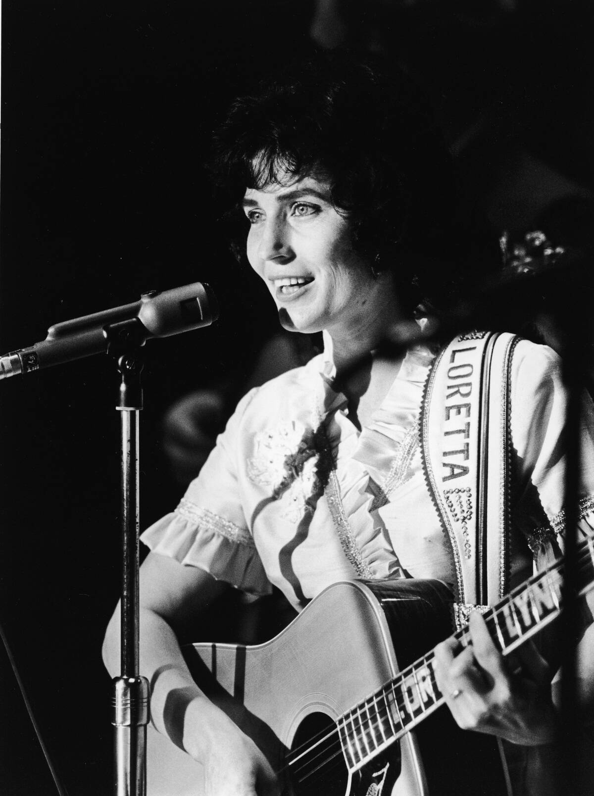 Loretta Lynn Performs On Stage