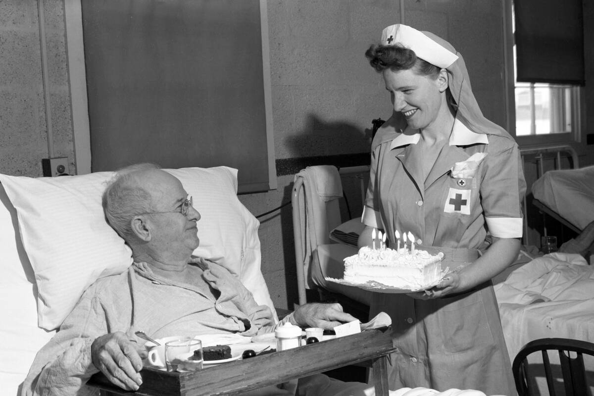 Minnie Pearl With Red Cross In Nashville
