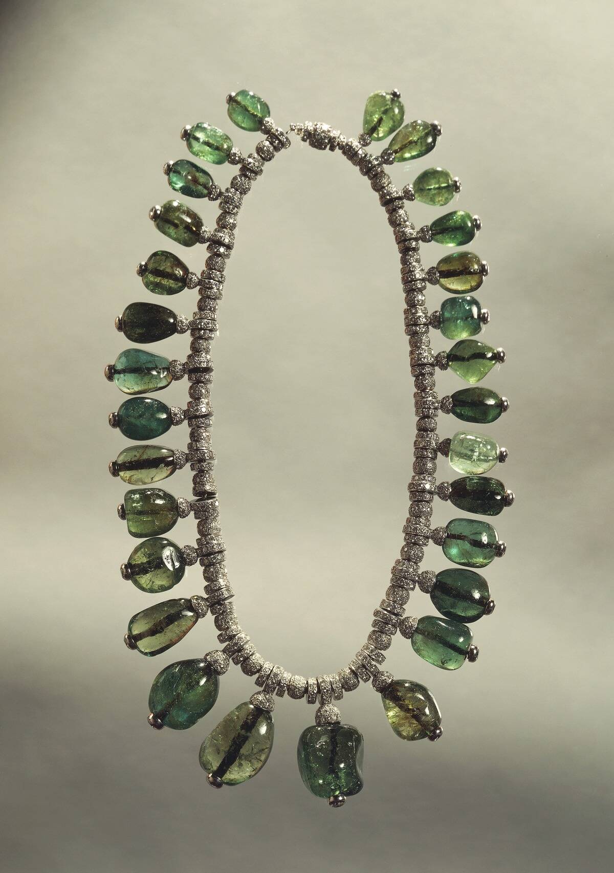 Platinum necklace set with diamonds and emeralds, smeraldi, created for actress Merle Oberon (1911-1979)