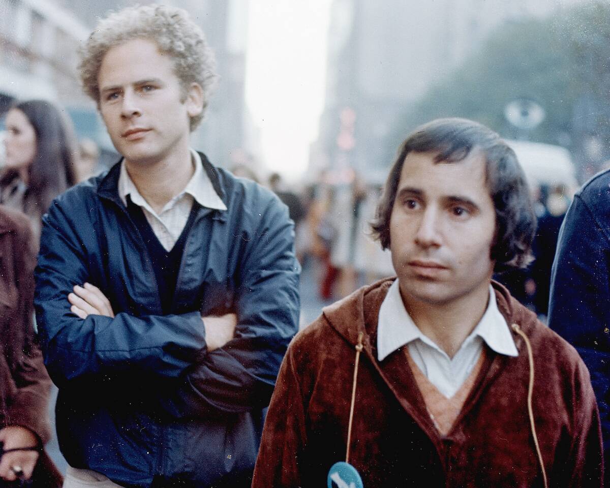 Simon & Garfunkel On The Street