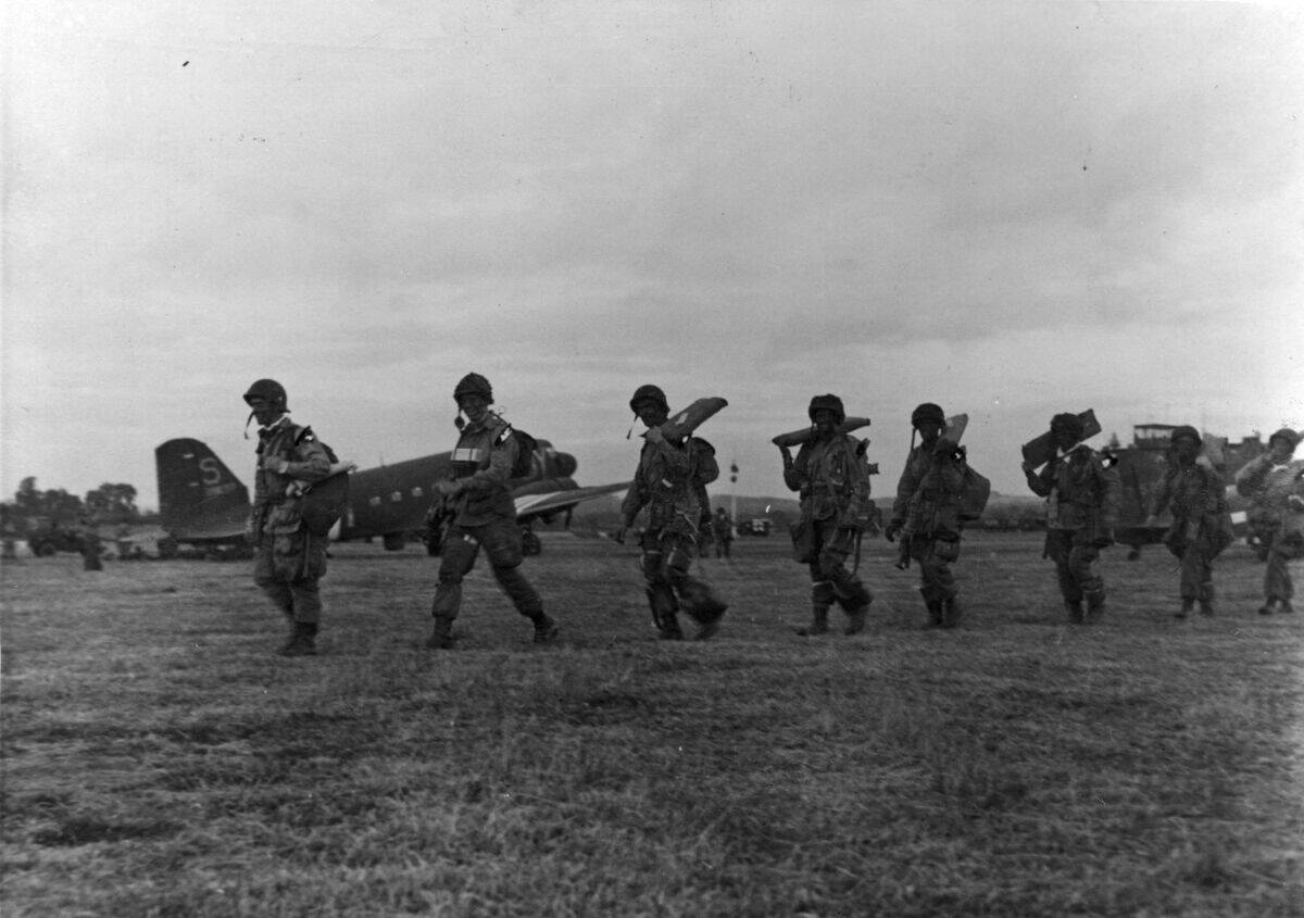 Single File Paras