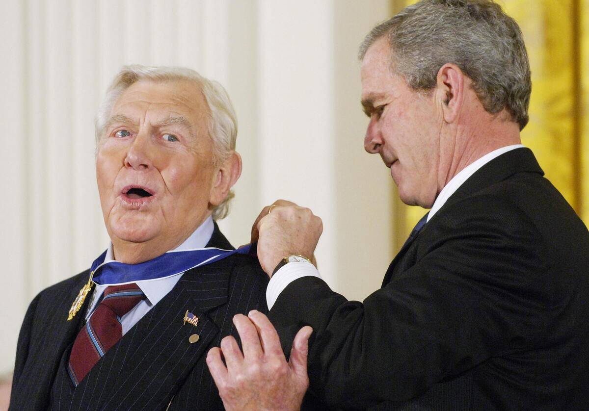 US President George W. Bush presents the