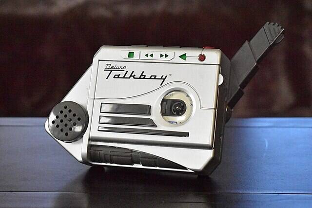 Deluxe_Talkboy_on_table