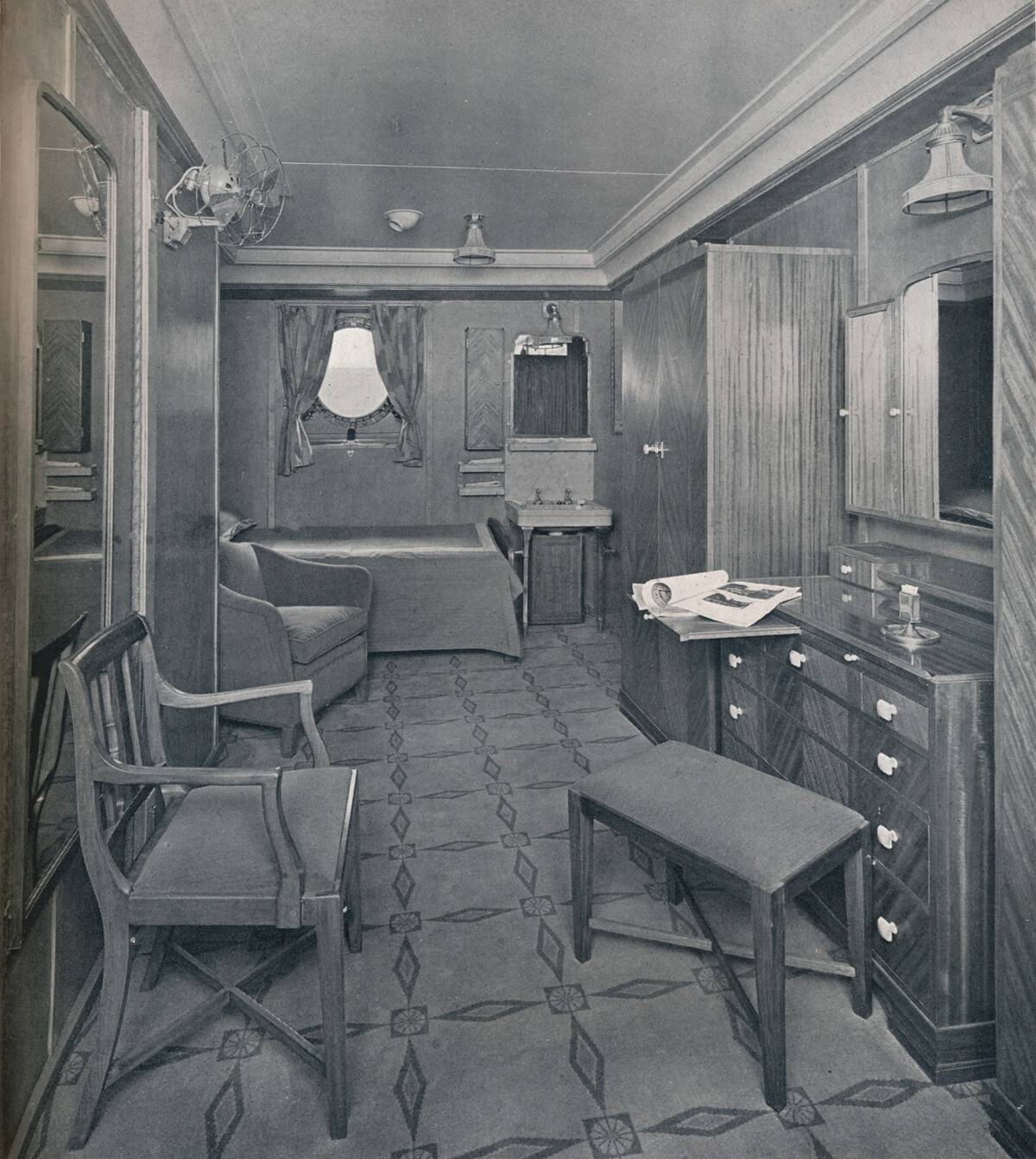 Apartments in the First Class area on board the S