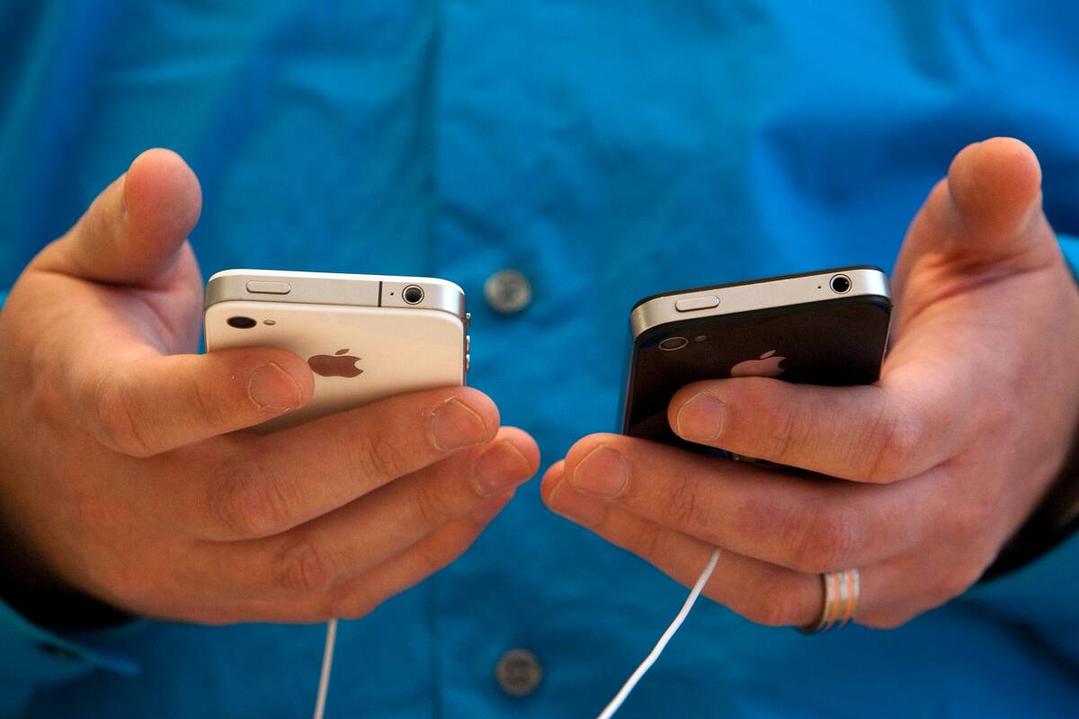 Apple Debuts White Version Of Its Popular iPhone