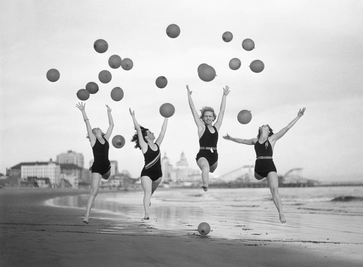 Balloon Dancers on Long Beach