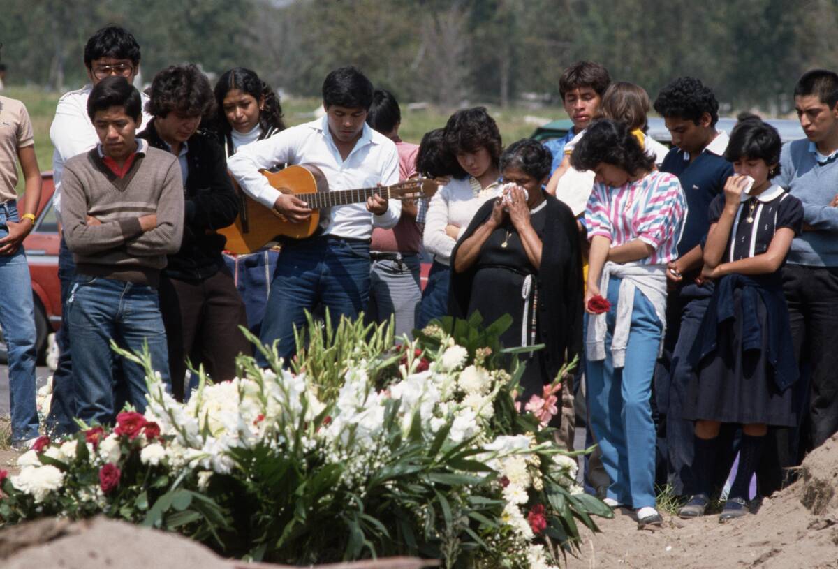 Burial of Mexico City Earthquake Victims
