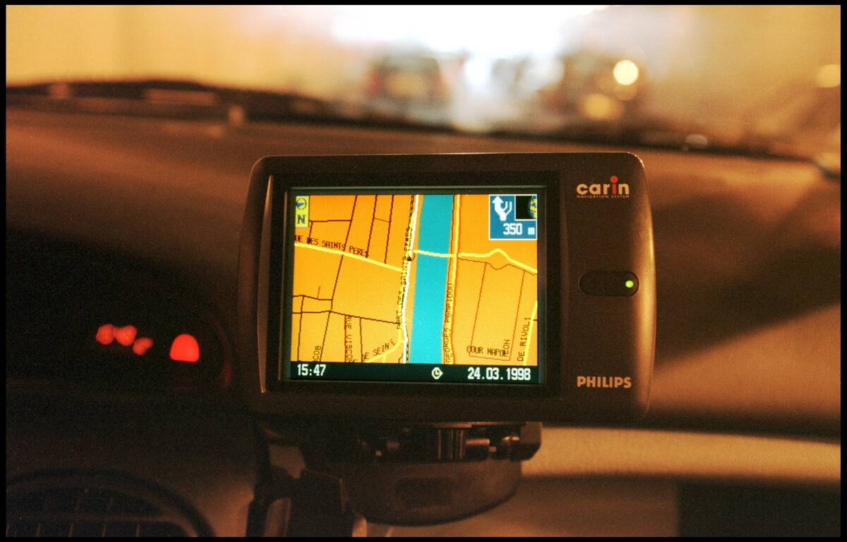 DRIVING A CAR WITH THE HELP OF GPS