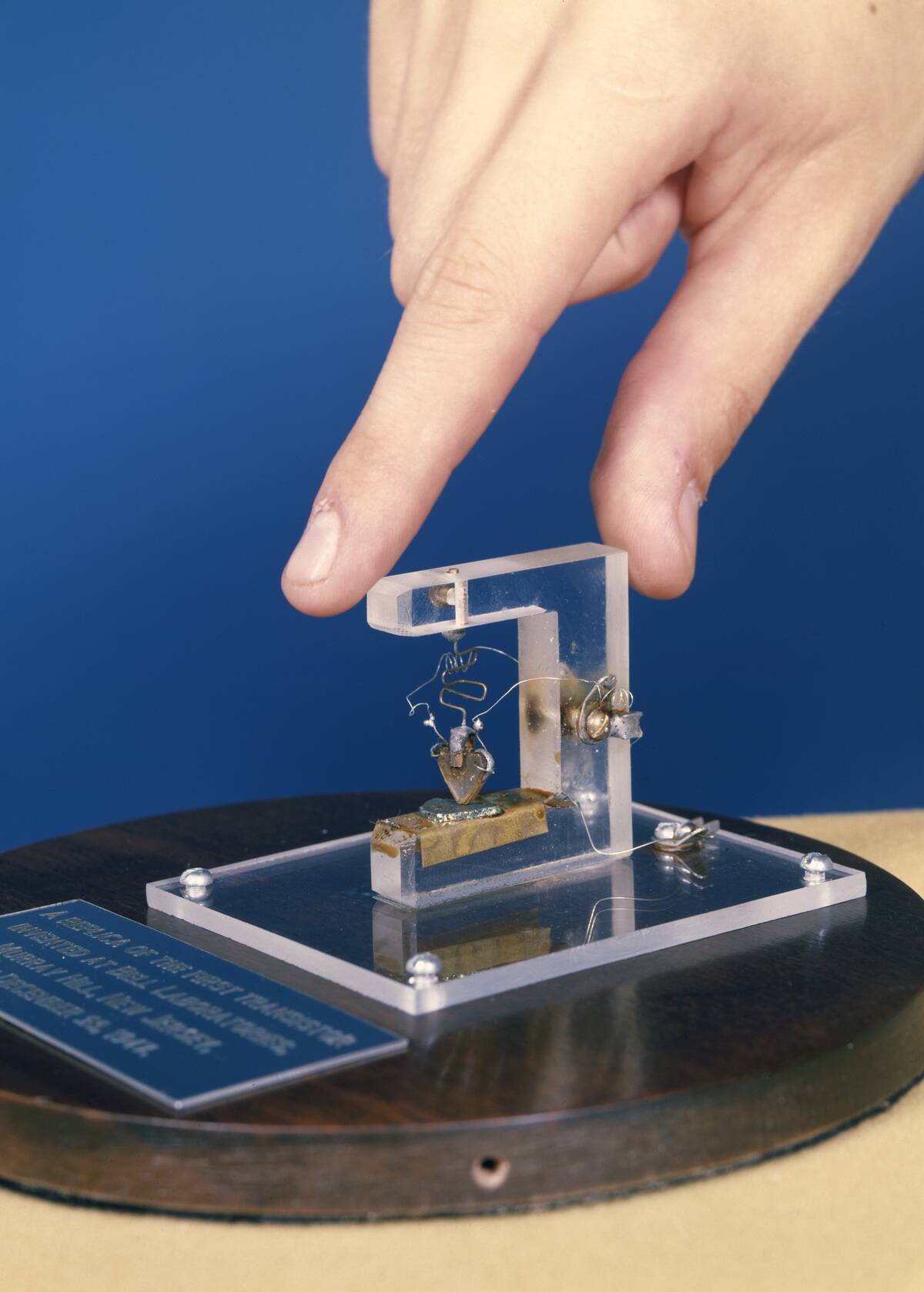 First working transistor, 1947. Replica.