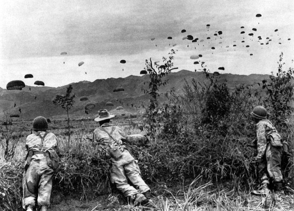 French paratroopers dropping on Dien Bien Phu, November 1953.