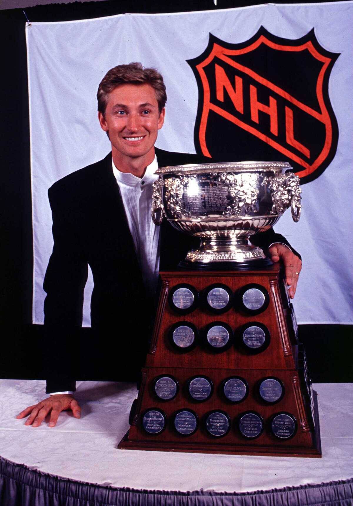 Gretzky with Art Ross...