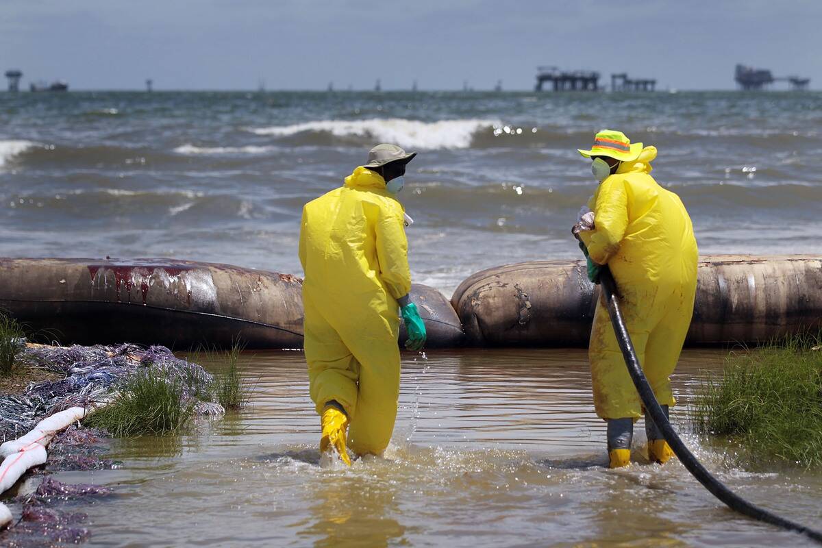 Gulf Coast Battles Continued Spread Of Oil In Its Waters And Coastline