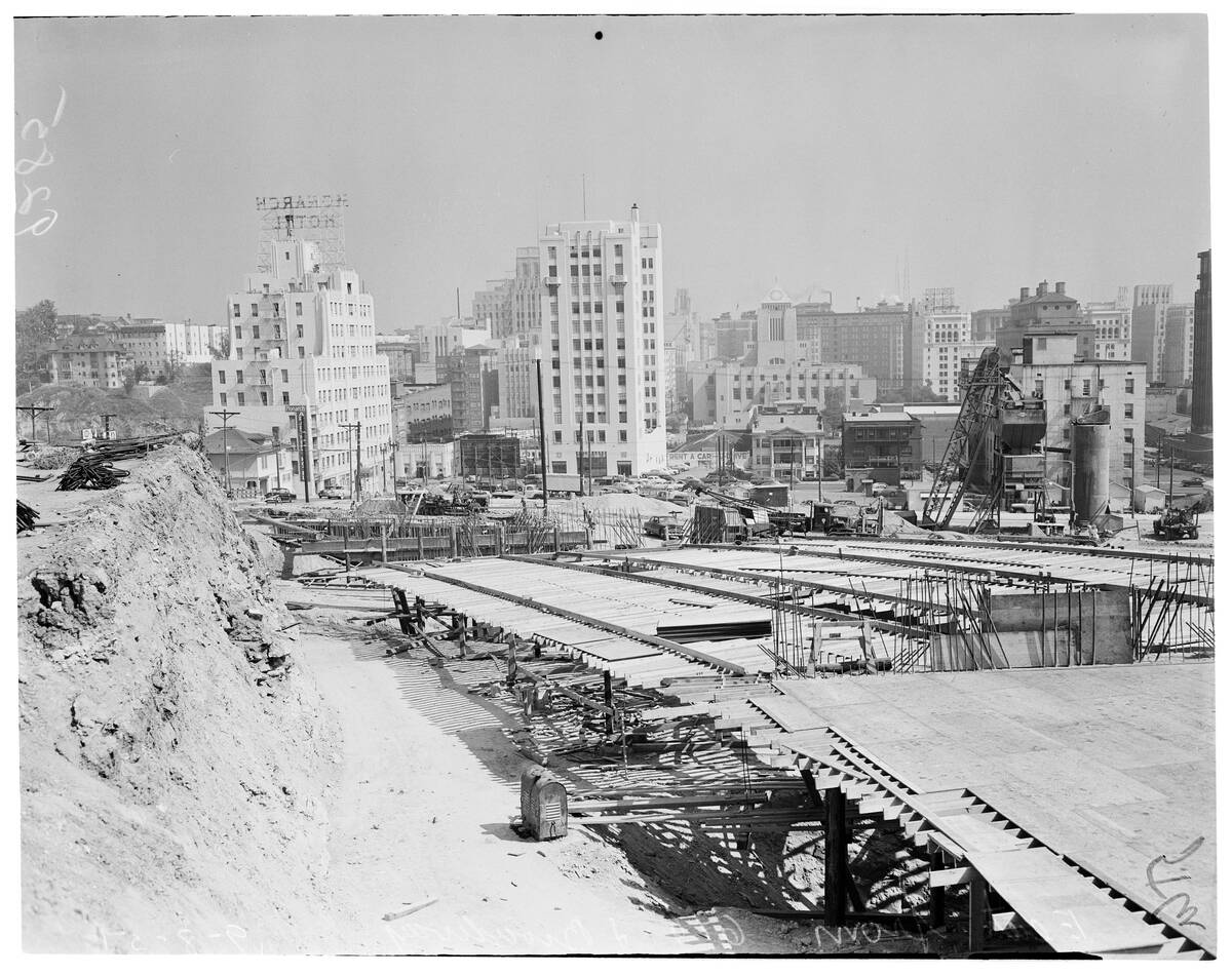 Harbor Freeway construction in downtown area, 1951
