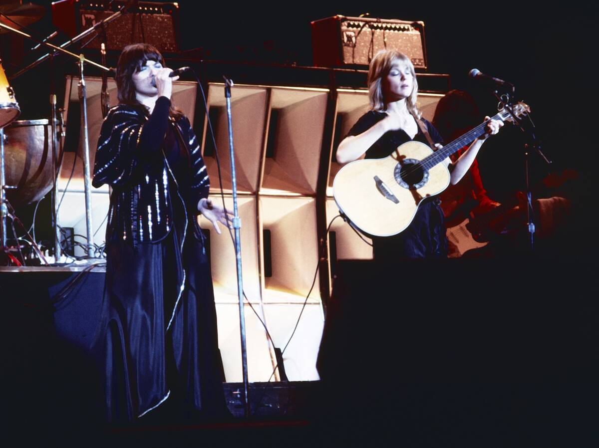 Heart On Stage At The Universal Amphitheatre