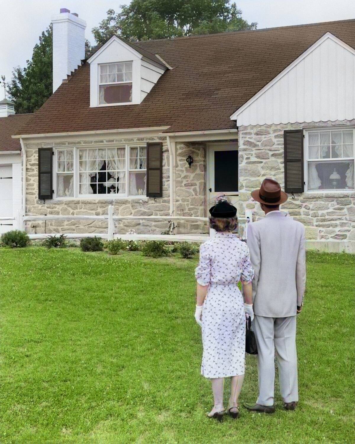 House hunting Couple