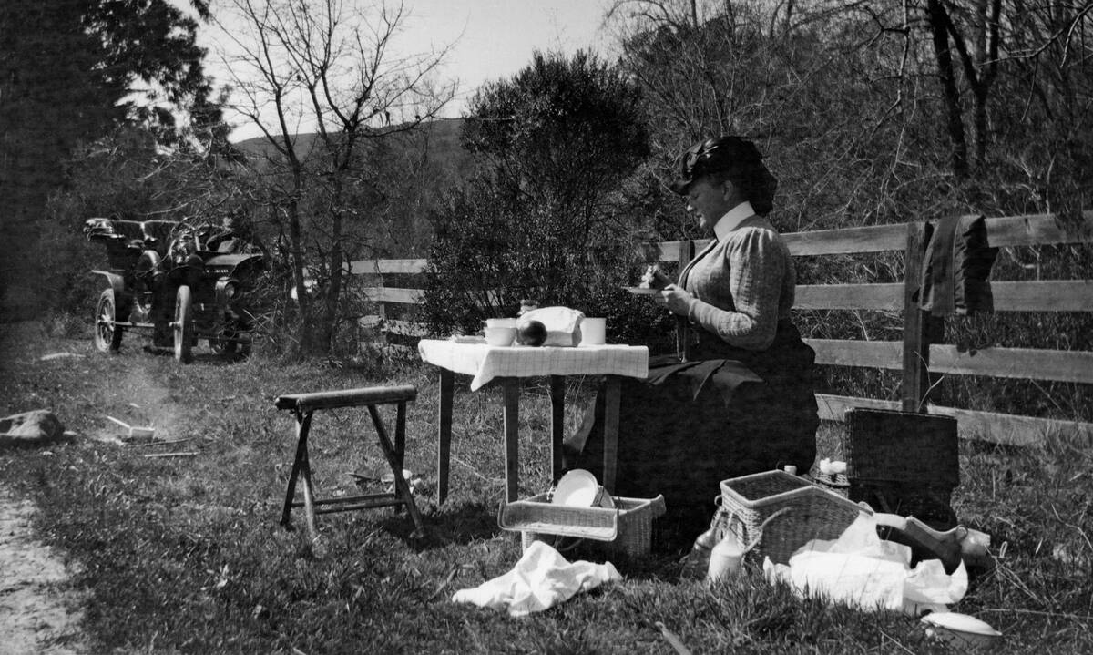 Roadside Picnic In 1908