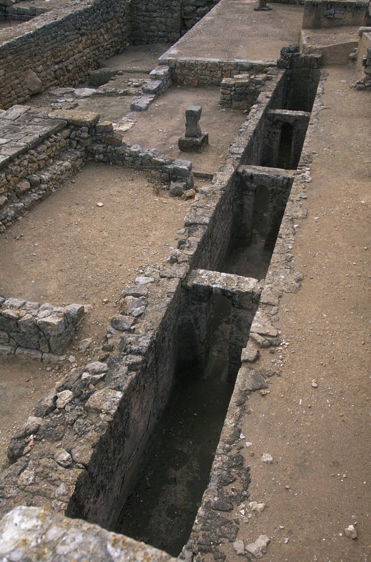 Spain, Catalonia, La Escala, Roman Ampurias, sewage system