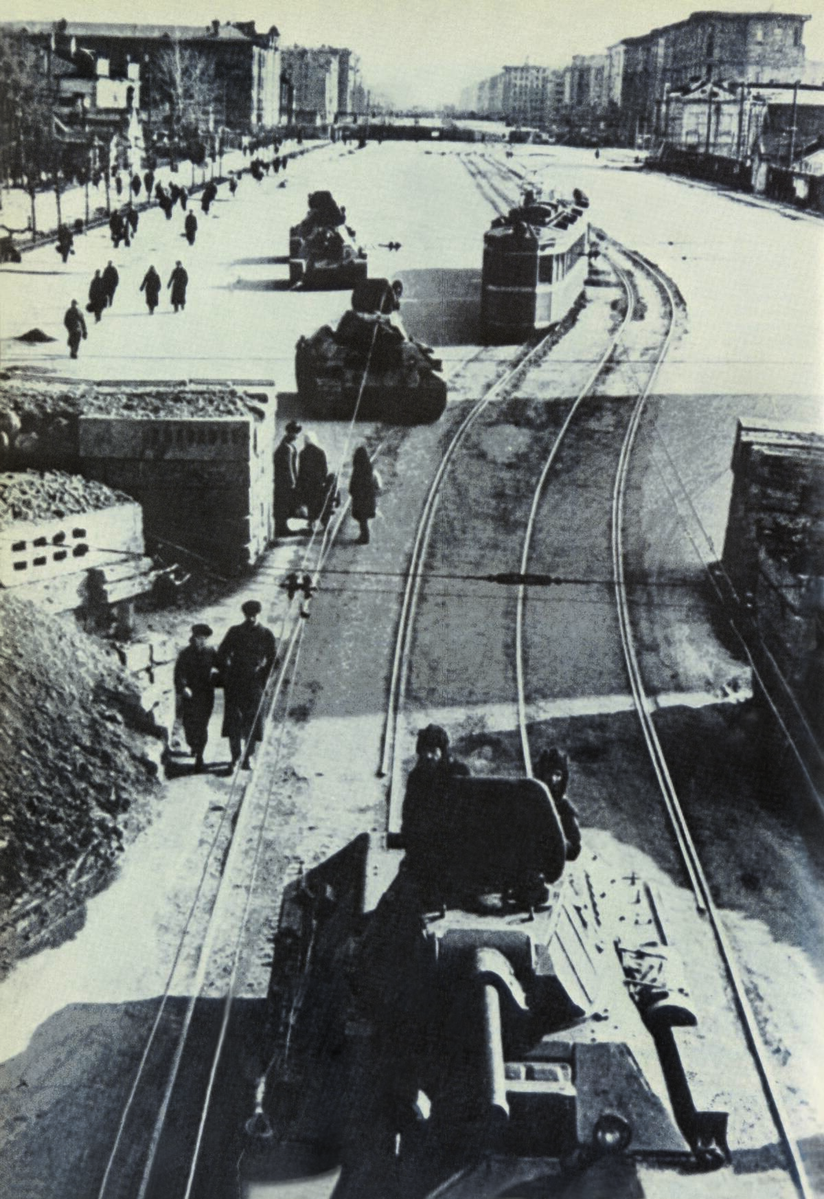 Tanks and Trollies in Leningrad