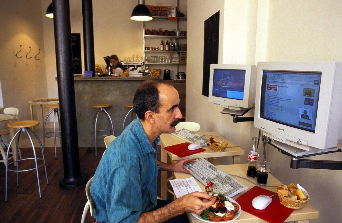 The cyber-coffee in Paris, France on January, 1996.