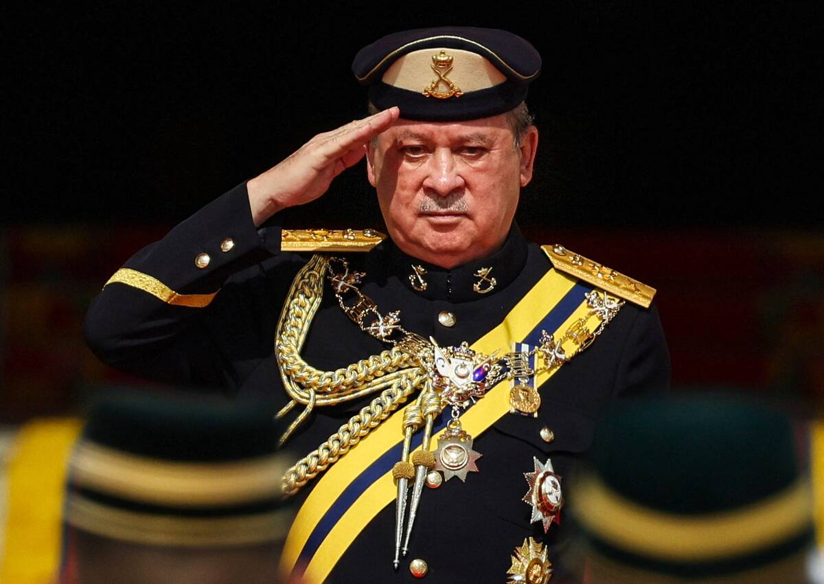 TOPSHOT-MALAYSIA-ROYALS-KING
