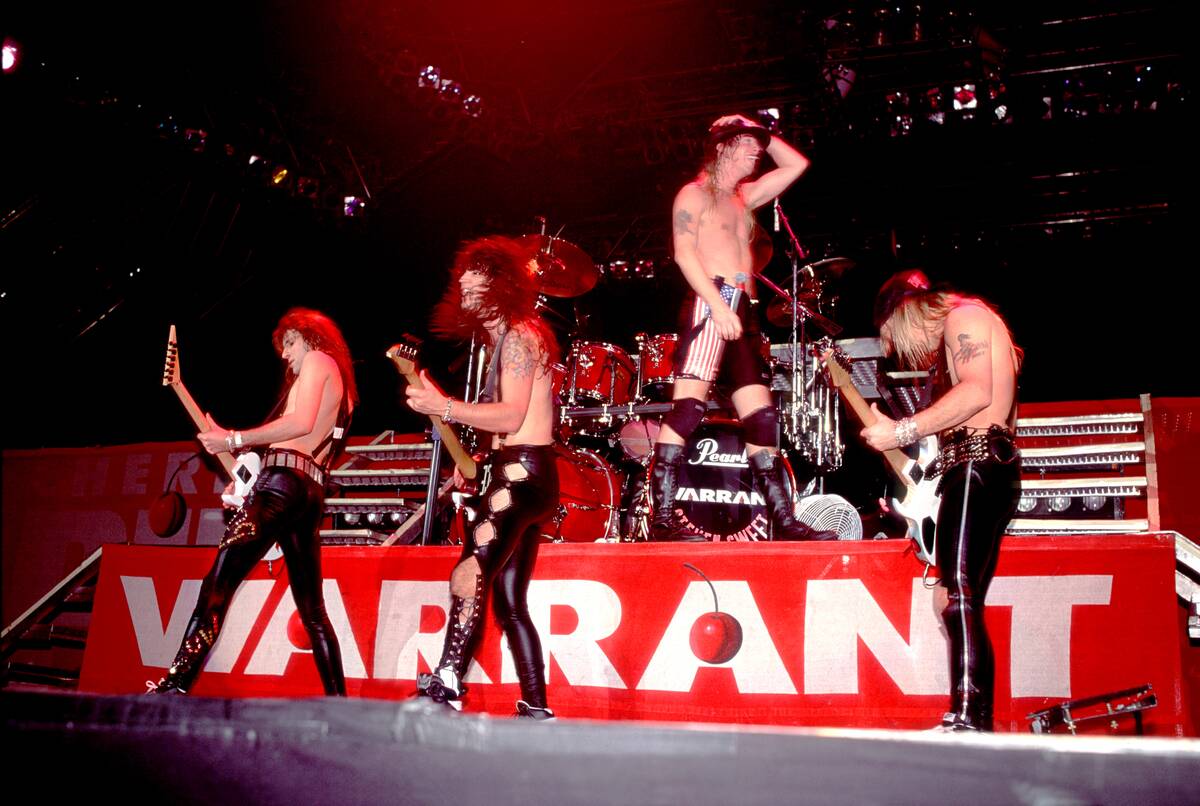 Warrant Performs At The Rosemont Horizon