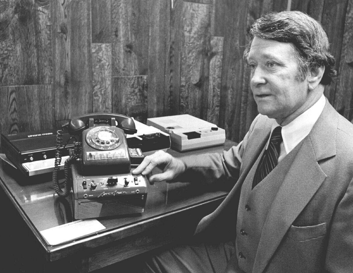 1978, OCT 14 1978, OCT 15 1978; Don Larson Shows a 1961 Telephone-Answering Machine; On table at rea