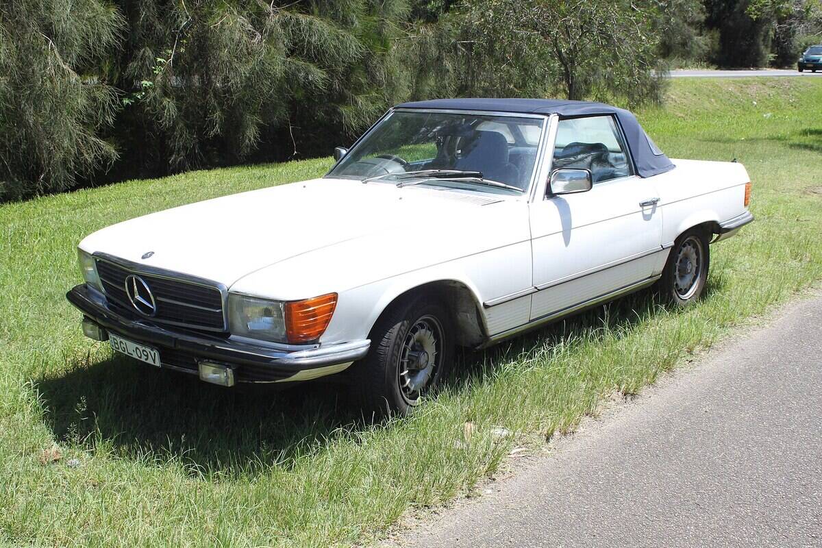 1978_Mercedes-Benz_350_SL_(R107)_roadster_(25009397464)