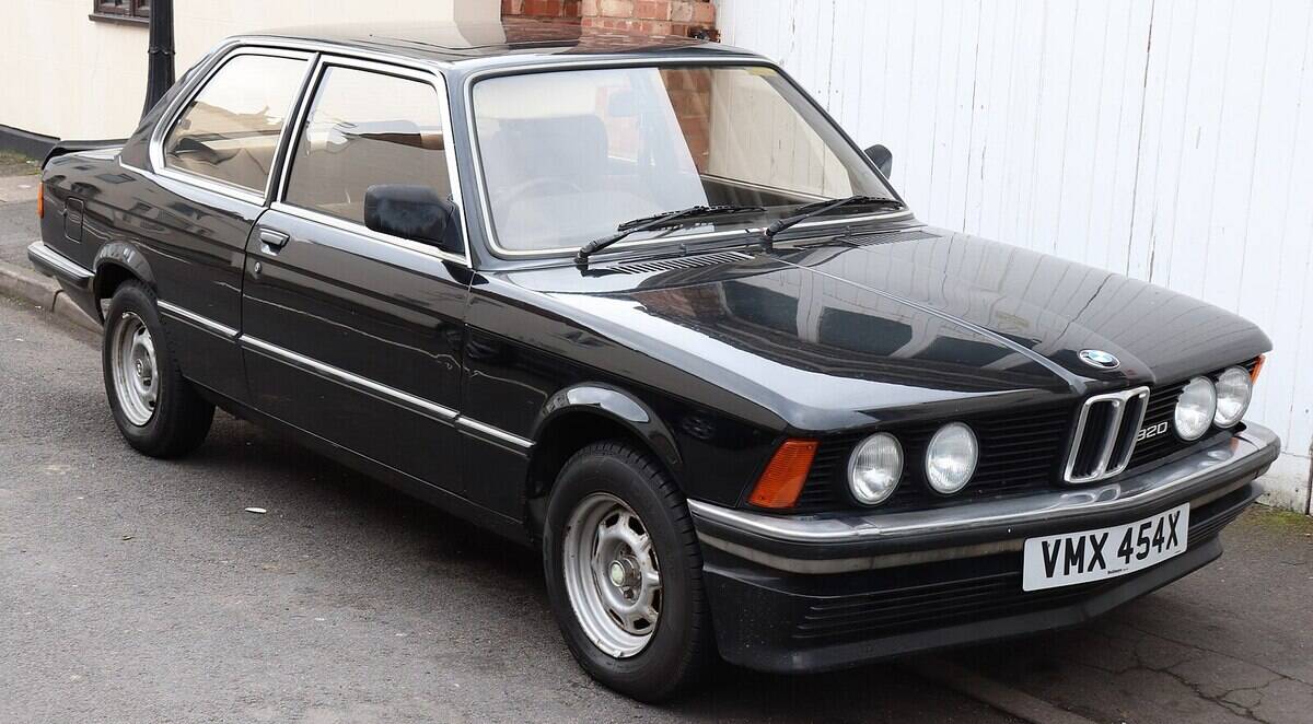 1981_BMW_320_2.0_Front