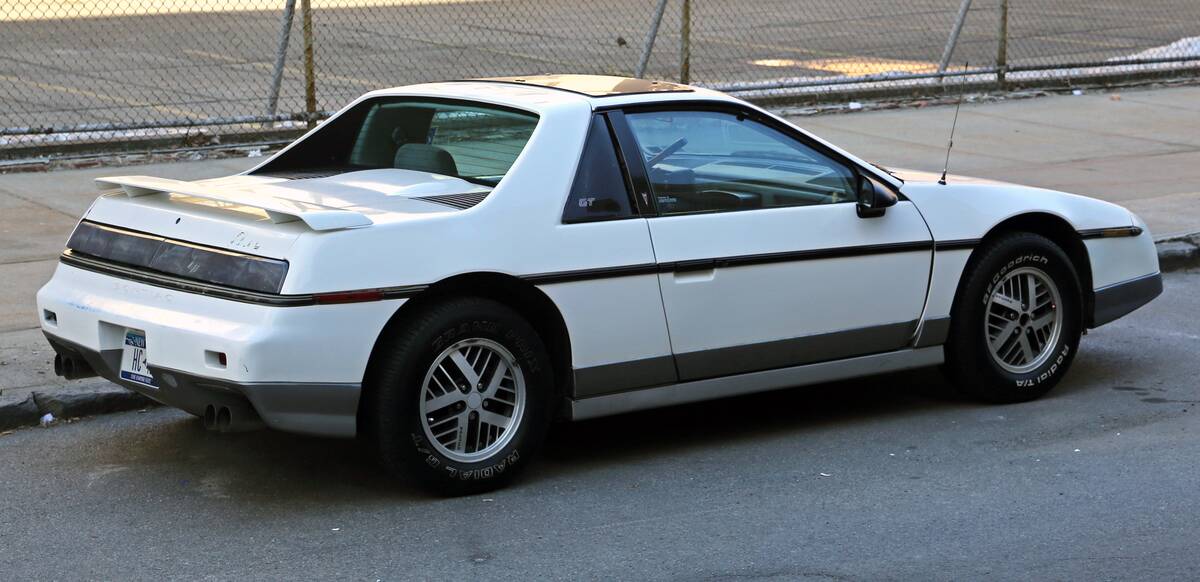 1985_Pontiac_Fiero_GT_rear_right