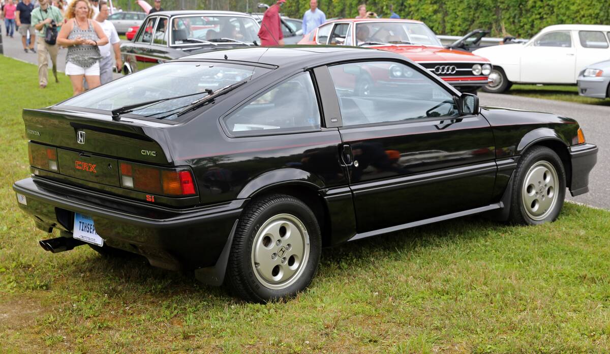 1987_Honda_CRX_Si,_rear_right_(Lime_Rock)