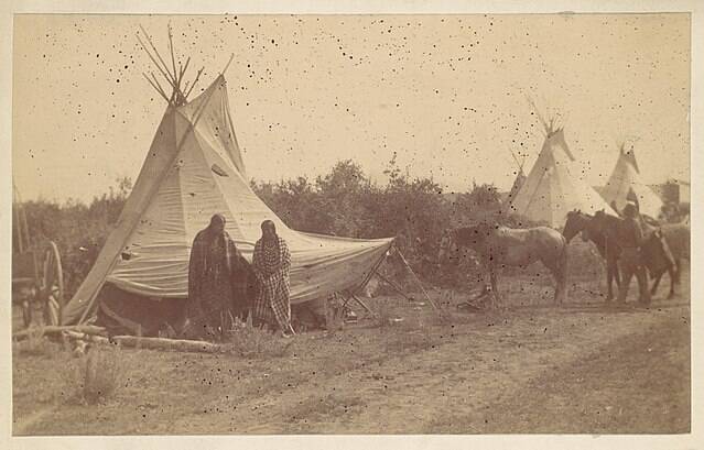 640px--Native_American_Women
