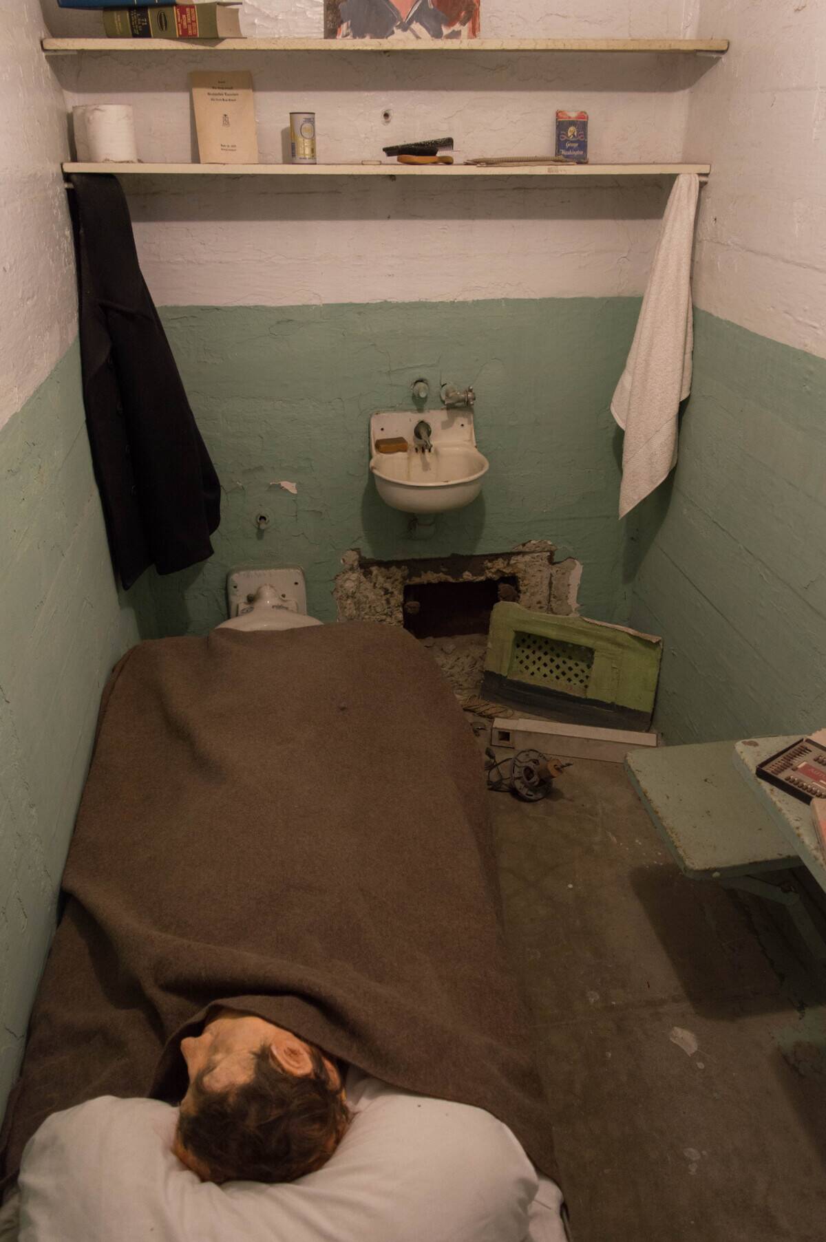 Alcatraz_escape_cell