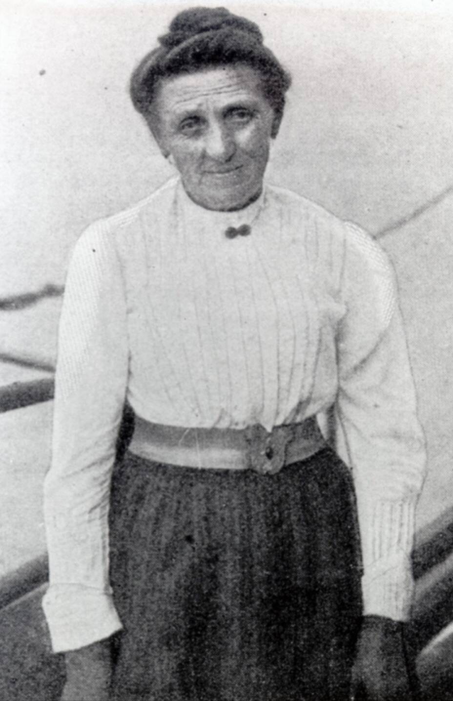 Lighthouse_keeper_Katherine_Walker,_c.1909